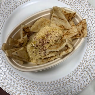 Hummus with Pita Wedges